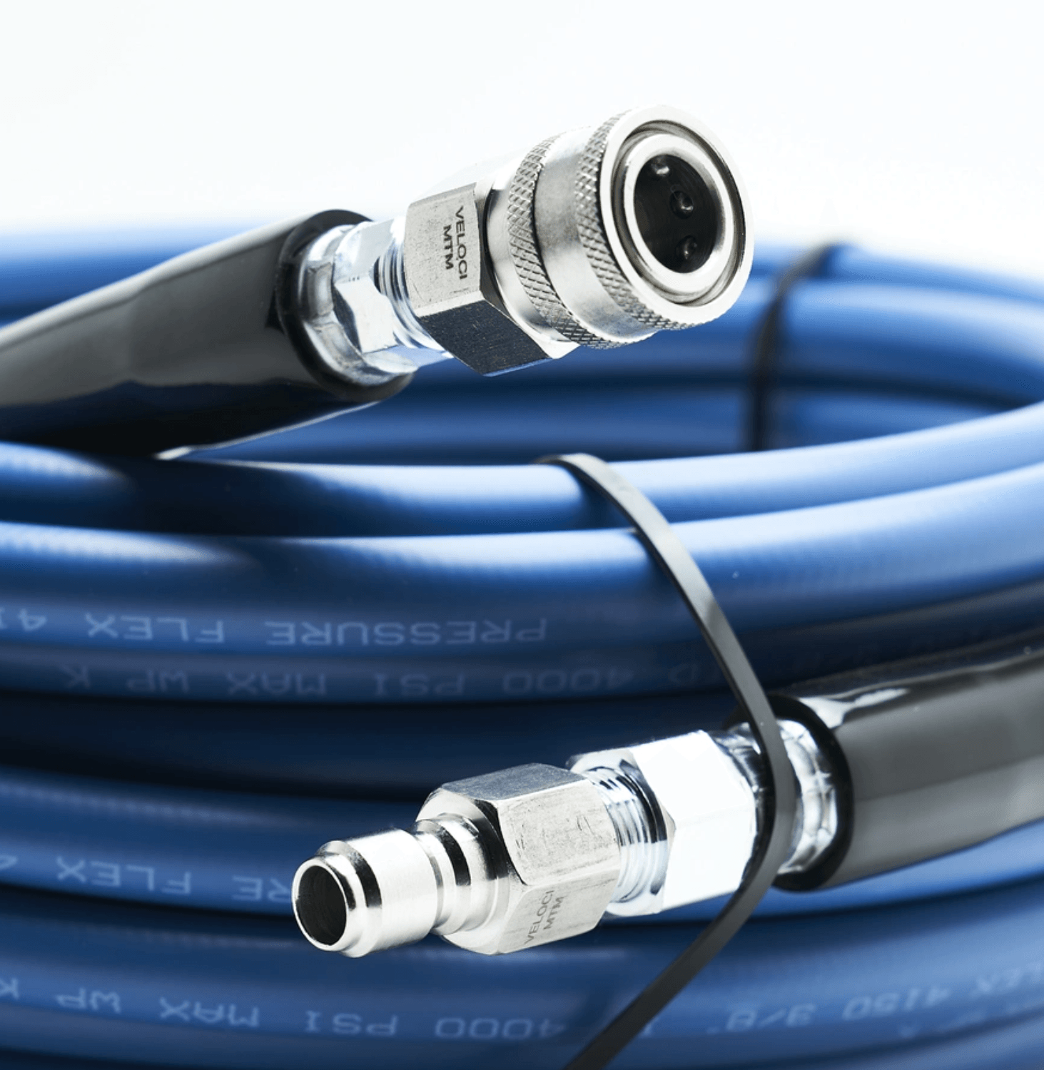 MTM HYDRO KobraJet Lisse Bleu 50’ 4 000 PSI avec Raccord et Bouchon en Acier Inoxydable