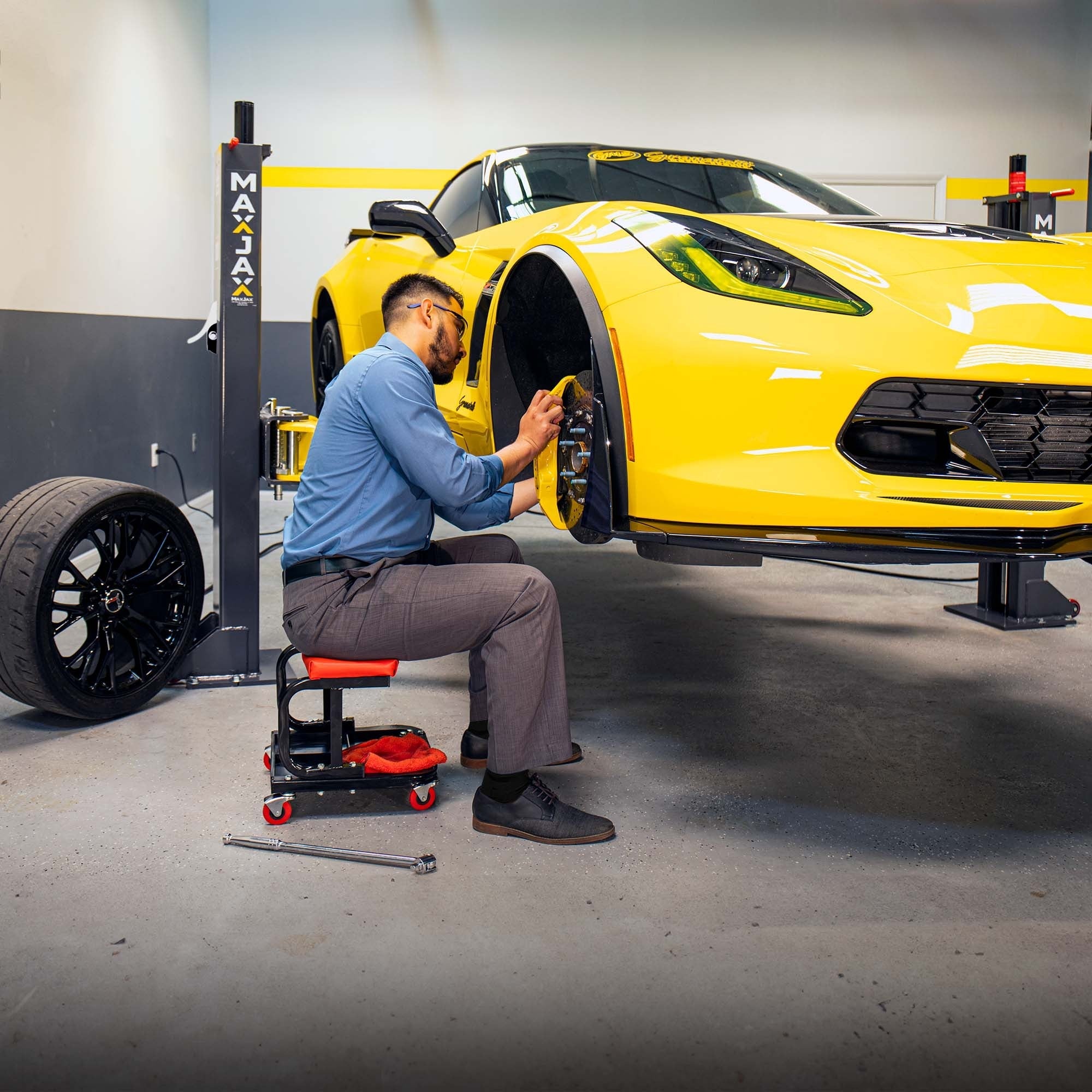 MAXJAX M7K - Portable Two-Post Garage Lift