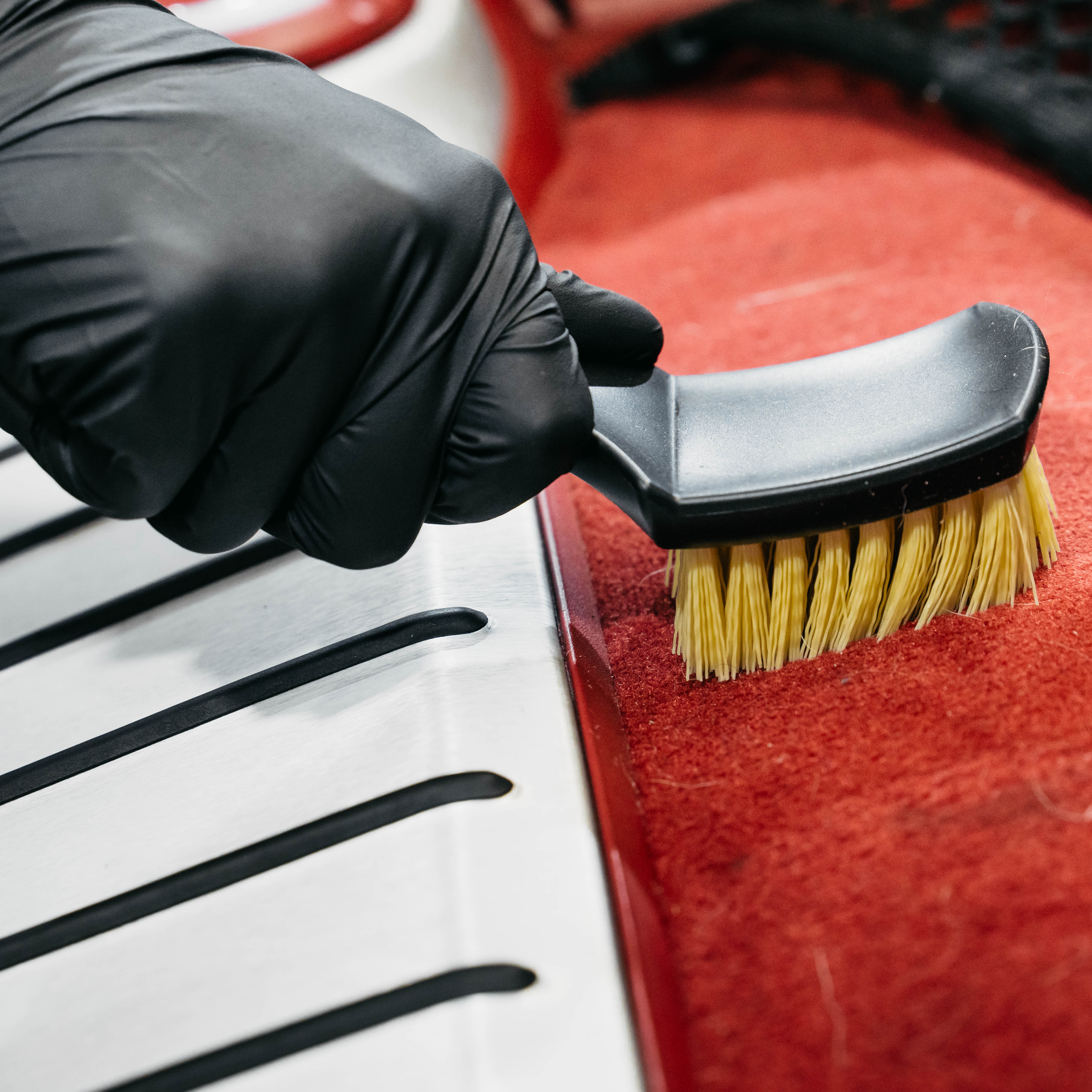 ENTREPÔT DE FOURNITURES AUTOMOBILES Brosse pour pneus/tapis à parois latérales, manche de 8,5 pouces