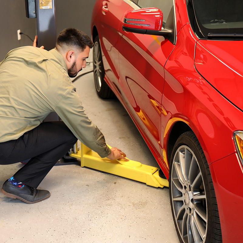 MAXJAX M7K - Portable Two-Post Garage Lift